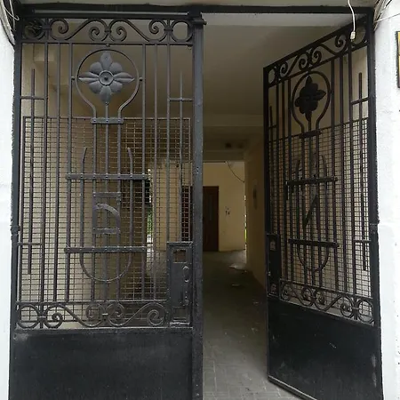 Apartmán Sirma's Unique Artsy Modern Quiet 1-bdrm In The Heart Of Skopje