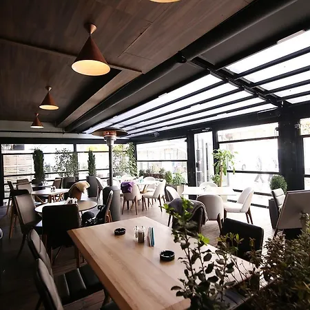 Apartmán Sirma's Unique Artsy Modern Quiet 1-bdrm In The Heart Of