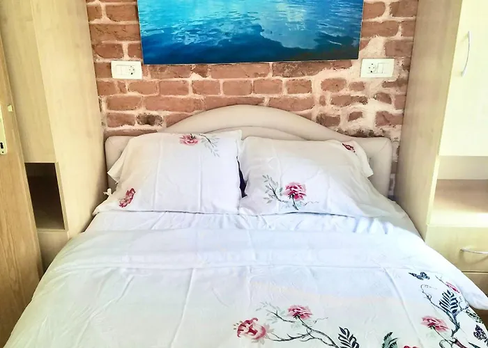 Sirma's Unique Artsy Modern Quiet 1-bdrm In The Heart Of 아파트 스코페