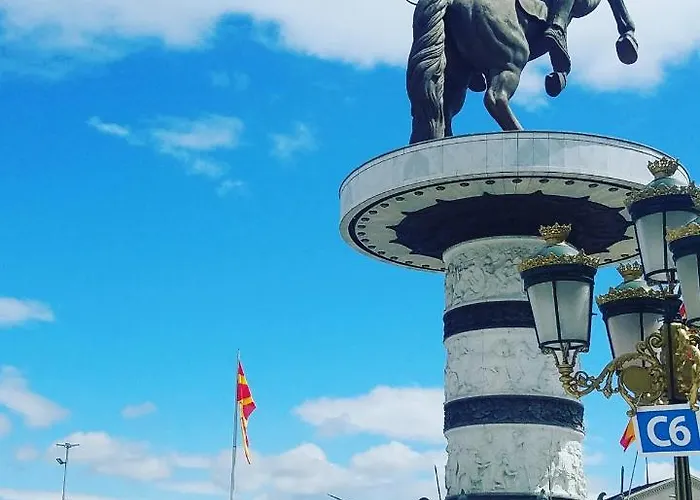 Sirma's Unique Artsy Modern Quiet 1-bdrm In The Heart Of